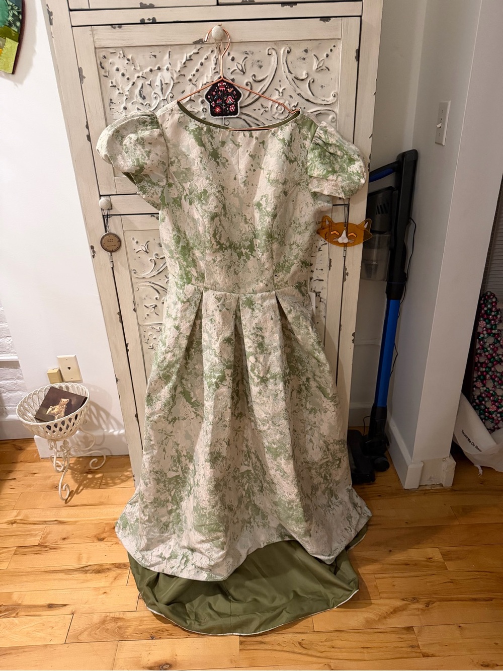 Source Unknown Green and Cream Floral Midi Dress